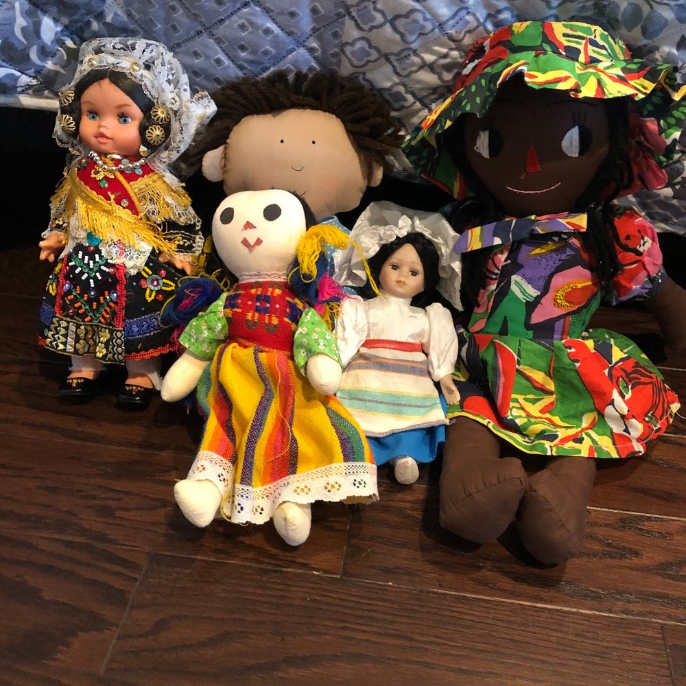 Five International Dolls Lot